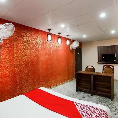 Oyo 72993 Hotel The Gold Faridabad Εξωτερικό φωτογραφία