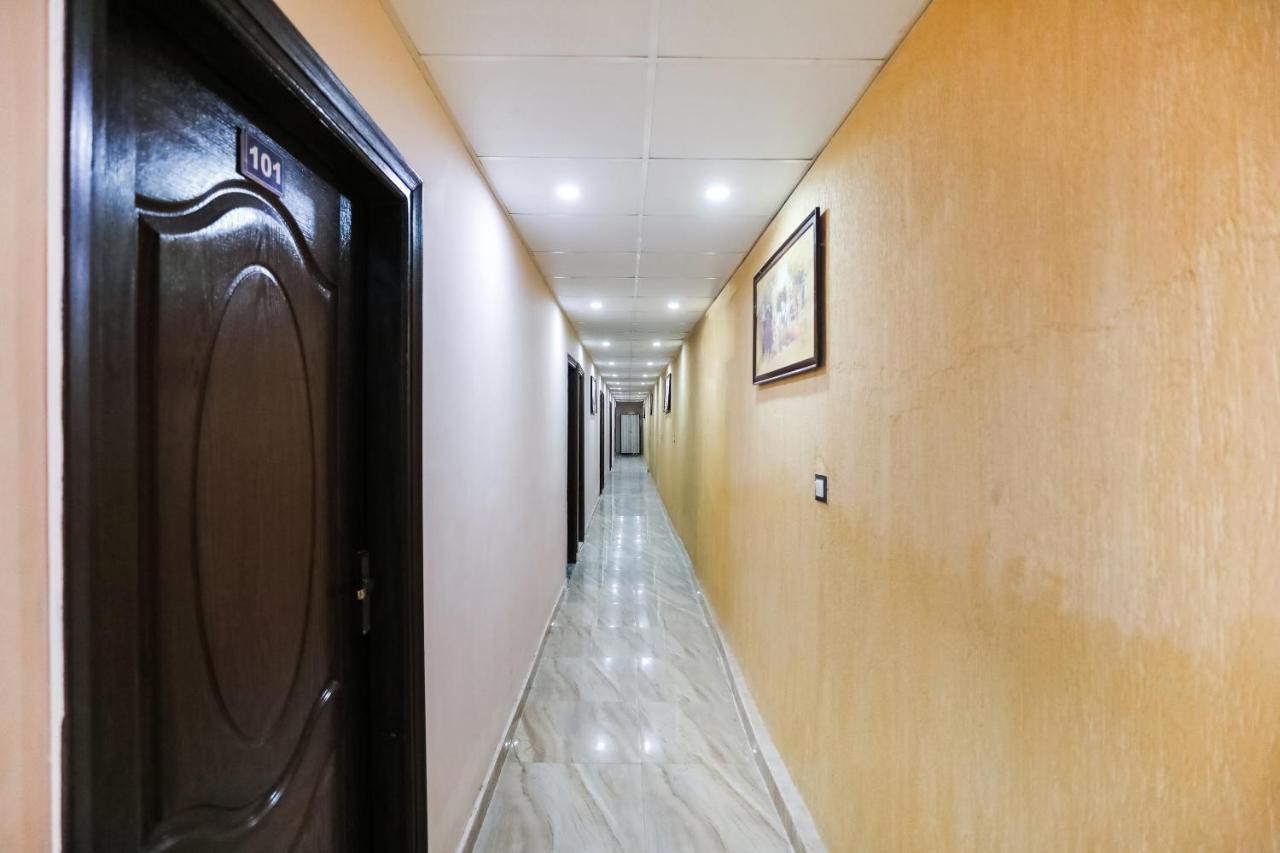 Oyo 72993 Hotel The Gold Faridabad Εξωτερικό φωτογραφία